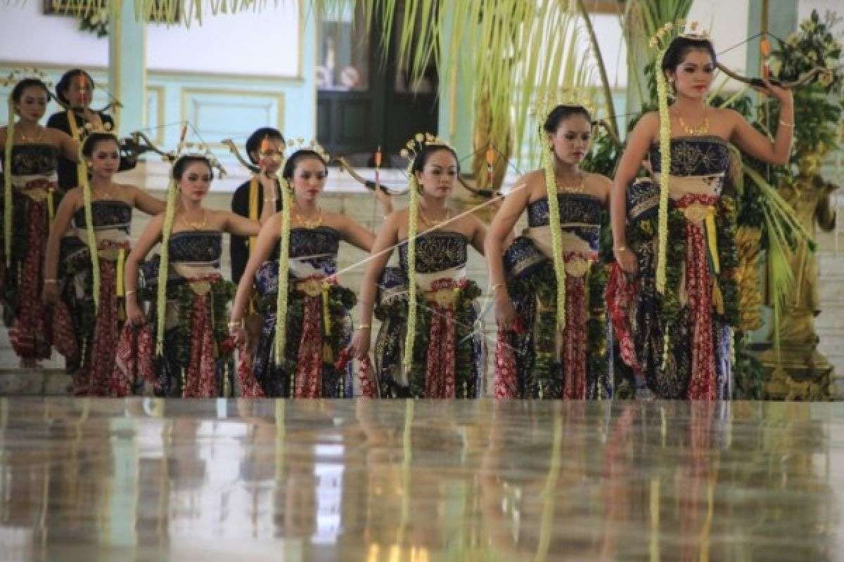 Tingalan Jumenengan Mangkunegara X: Tradisi Sakral dan Tarian Pusaka di Pura Mangkunegaran