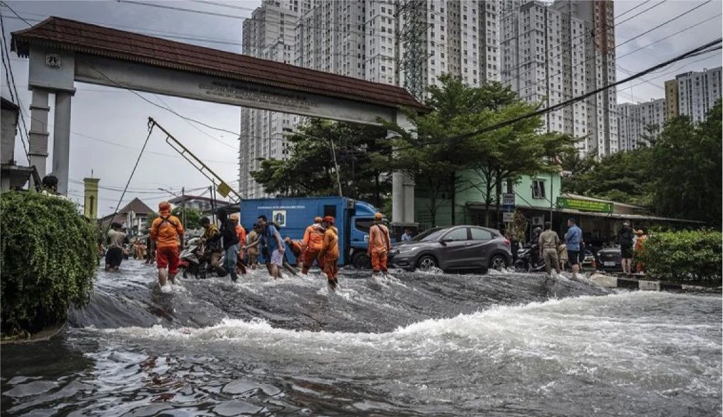 Banjir Rob di Jakarta Semakin Parah Akibat Perubahan Iklim: Dampak dan Solusi