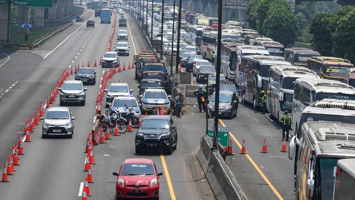 Lebaran 2026: Macet di Beberapa Ruas Tol Jakarta Siang Ini, Ini Daftar Lengkap dan Tips Hindarinya!